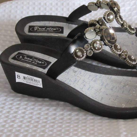 New Thong sandal 2" heel Size 8 & 9 & 10- Last Price Firm - Picture 6 of 10